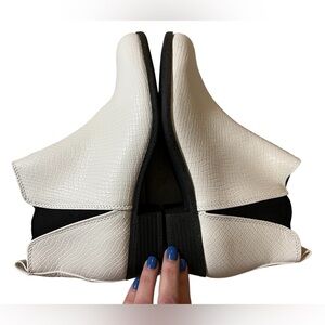 SO KOHL’S Black White Snakeskin Booties Side Zip Size 10